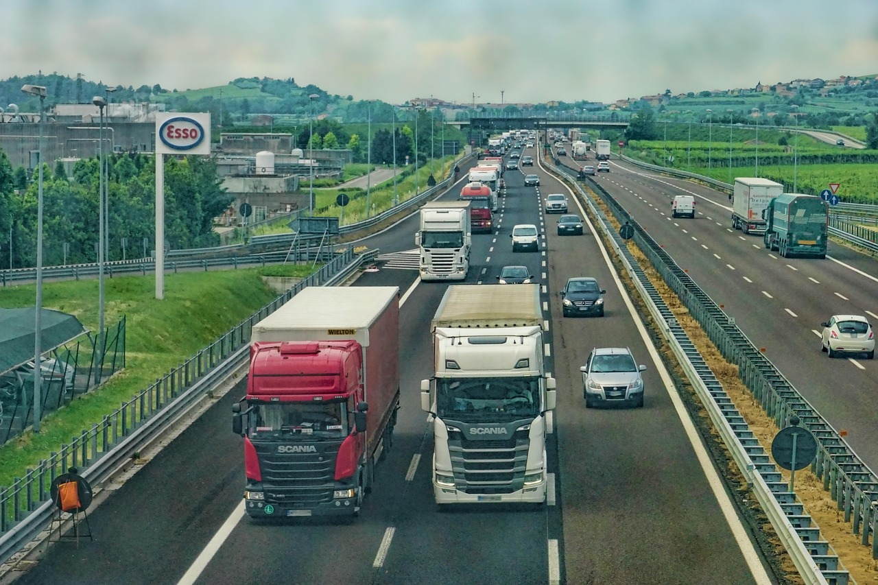 Truck Accidents vs. Car Accidents: Why You Need a Specialist